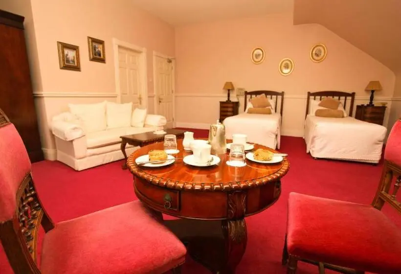 سوئیت جونیور با چشم‌انداز باغ, Kilcooly S Country House