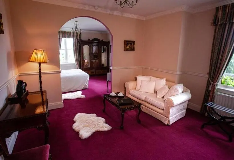سوئیت جونیور با چشم‌انداز باغ, Kilcooly S Country House