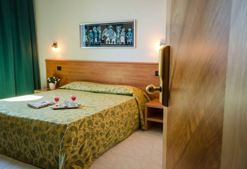 חדר סטנדרט לשלושה, Luna Blu