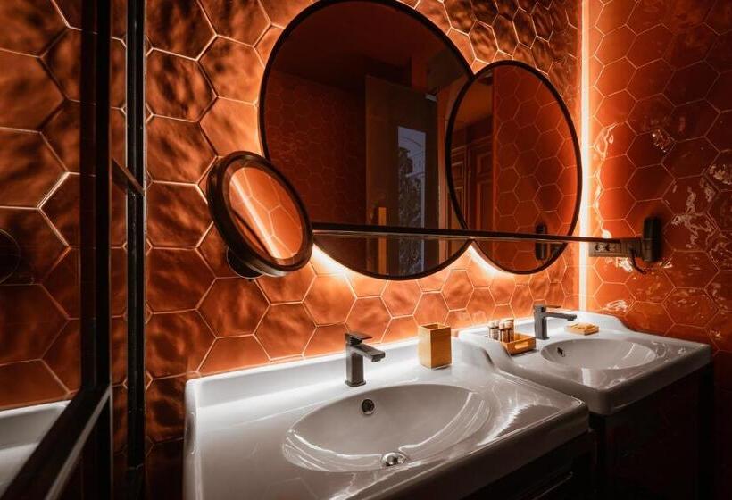 اتاق استاندارد با تخت بزرگ, The Bold Type Hotel, A Member Of Design Hotels