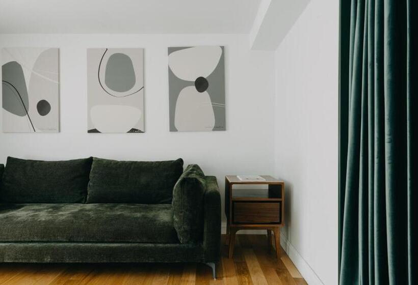 سوییت با چشم‌انداز باغ, The Bold Type Hotel, A Member Of Design Hotels