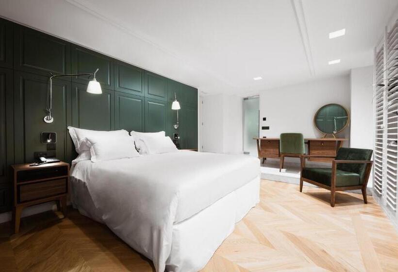 Люкс Вид на Сад, The Bold Type Hotel, A Member Of Design Hotels