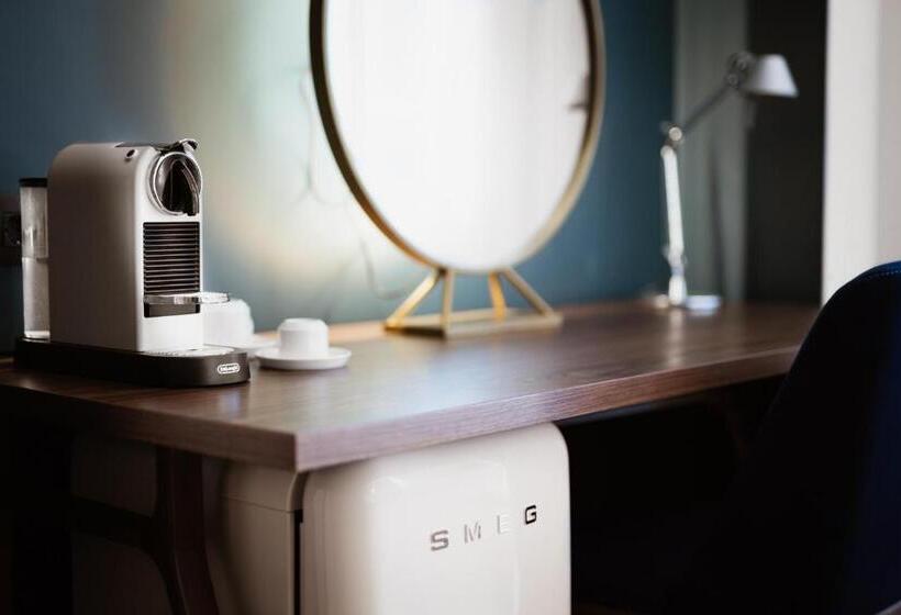 اتاق استاندارد با تخت بزرگ, The Bold Type Hotel, A Member Of Design Hotels