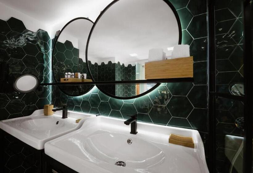 سوییت با چشم‌انداز باغ, The Bold Type Hotel, A Member Of Design Hotels