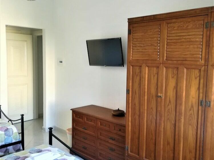 اتاق کلاسیک سه تخته, Casa Malo