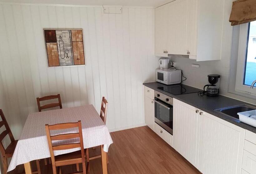 شقة غرفتين, Bech's Hotell & Camping