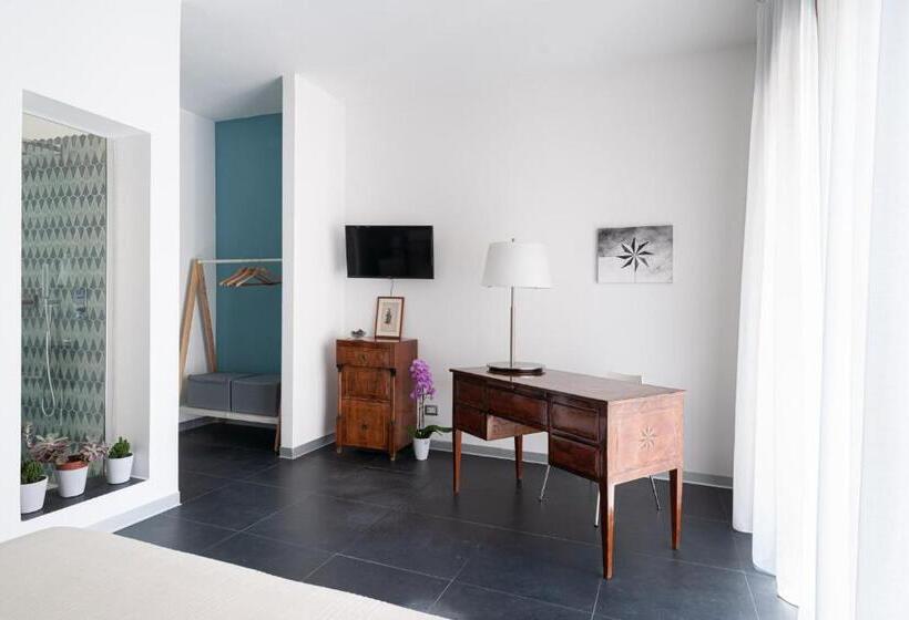 اتاق لوکس با بالکن و چشم‌انداز دریا, President Suite