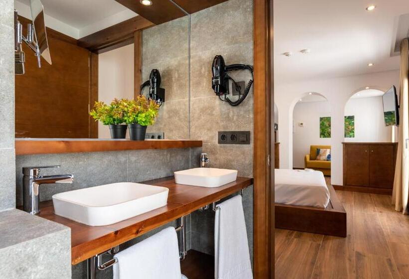 جناح جونيور ديلوكس, Antantie