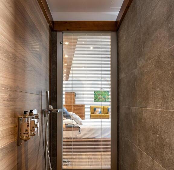 جناح جونيور ديلوكس, Antantie