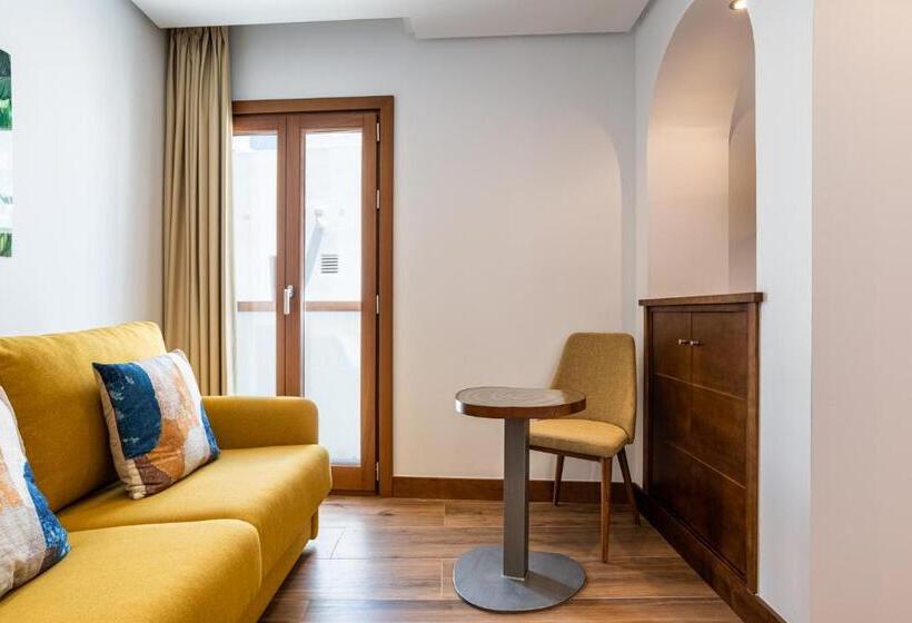 جناح جونيور ديلوكس, Antantie