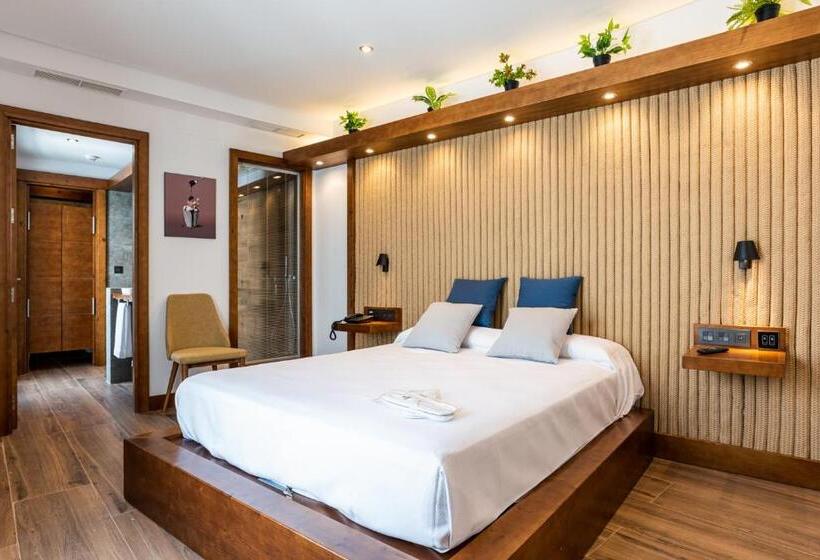 جناح جونيور ديلوكس, Antantie