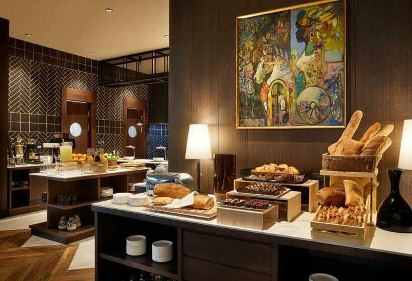 اتاق استاندارد با تخت بزرگ, Four Points By Sheraton Prishtina City