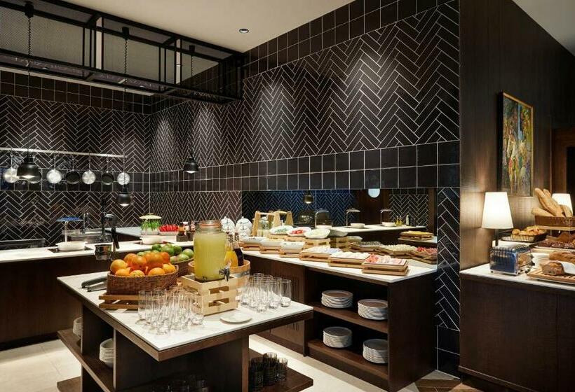 اتاق استاندارد با تخت بزرگ, Four Points By Sheraton Prishtina City