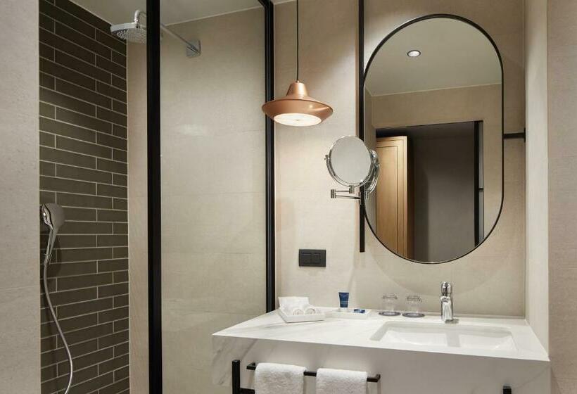 اتاق استاندارد با تخت بزرگ, Four Points By Sheraton Prishtina City