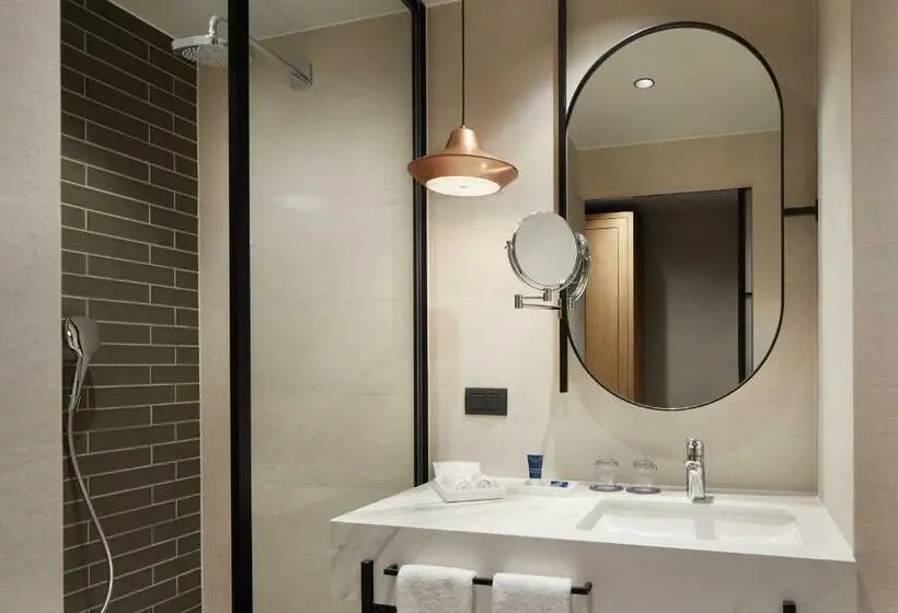 اتاق استاندارد با تخت بزرگ, Four Points By Sheraton Prishtina City