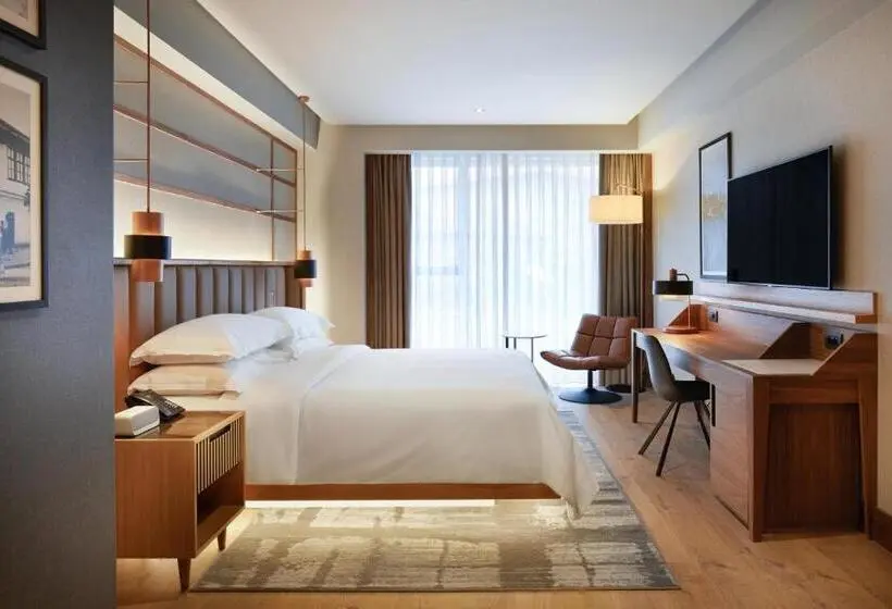 اتاق استاندارد با تخت بزرگ, Four Points By Sheraton Prishtina City