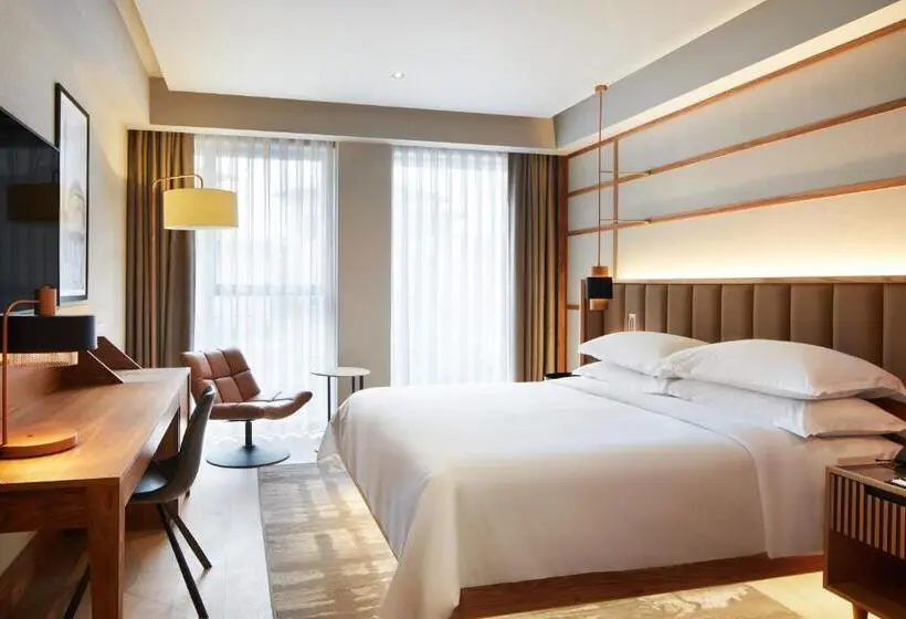 اتاق استاندارد با تخت بزرگ, Four Points By Sheraton Prishtina City