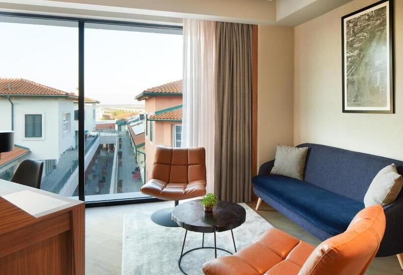 سوئیت جونیور با تخت بزرگ, Four Points By Sheraton Prishtina City