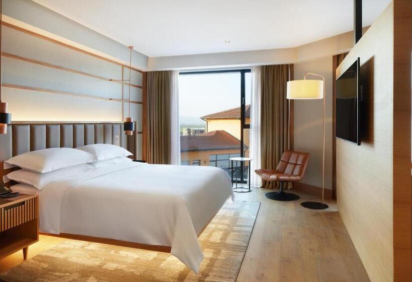 سوئیت جونیور با تخت بزرگ, Four Points By Sheraton Prishtina City