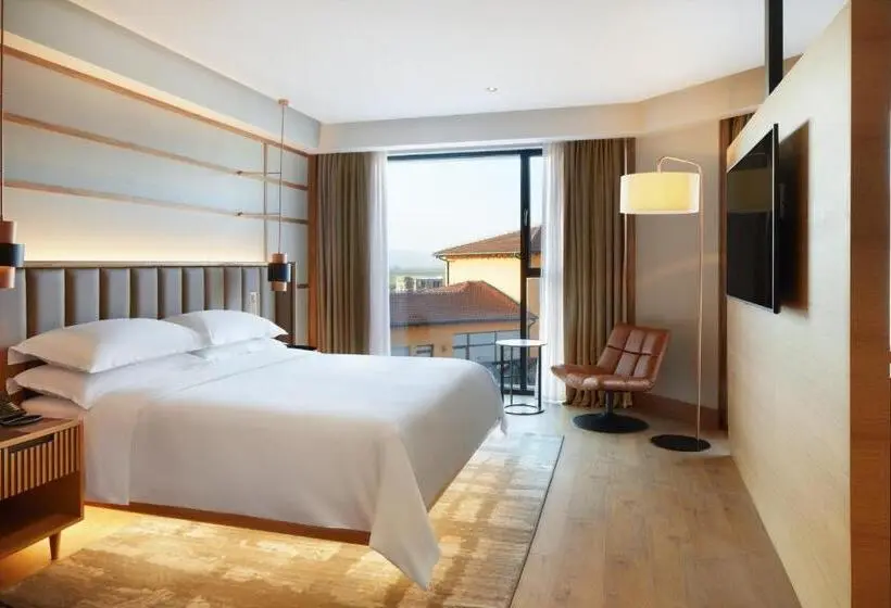 سوئیت جونیور با تخت بزرگ, Four Points By Sheraton Prishtina City