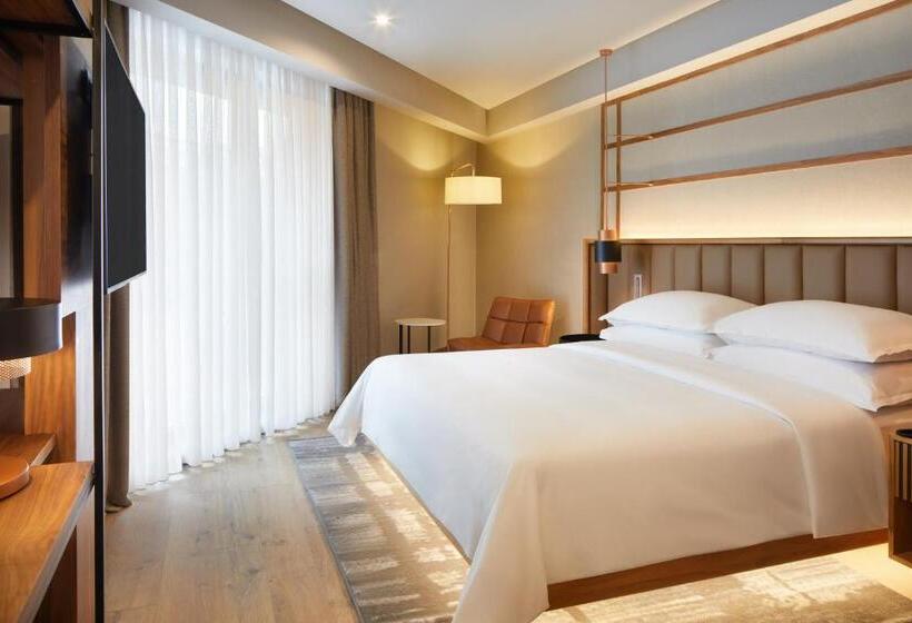 سوئیت جونیور با تخت بزرگ, Four Points By Sheraton Prishtina City