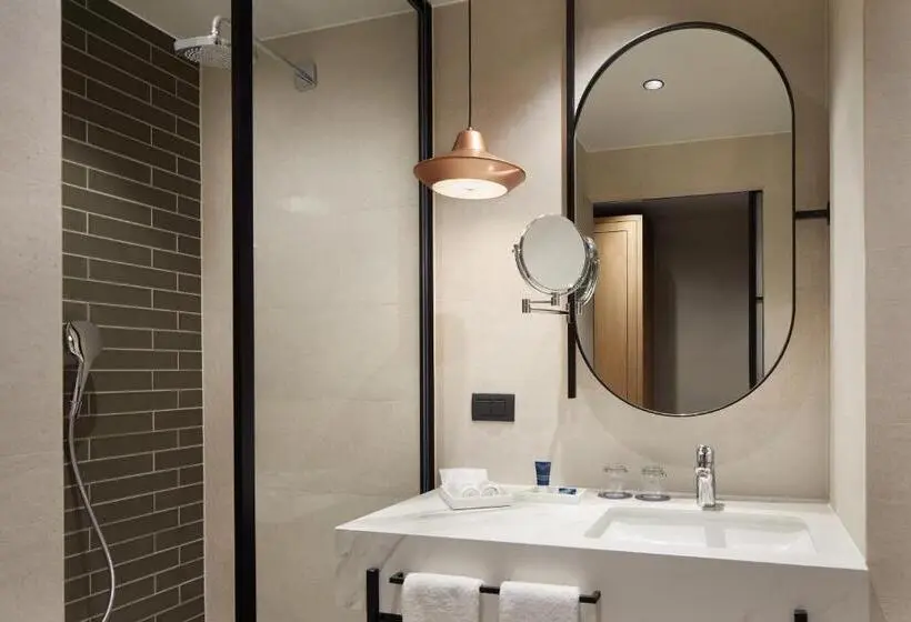 سوئیت جونیور با تخت بزرگ, Four Points By Sheraton Prishtina City