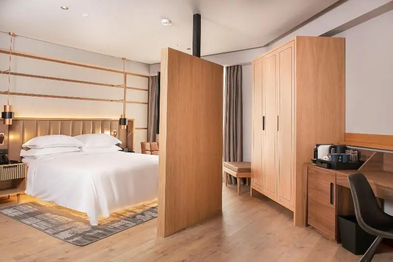 سوئیت جونیور با تخت بزرگ, Four Points By Sheraton Prishtina City