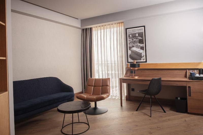 سوئیت جونیور با تخت بزرگ, Four Points By Sheraton Prishtina City