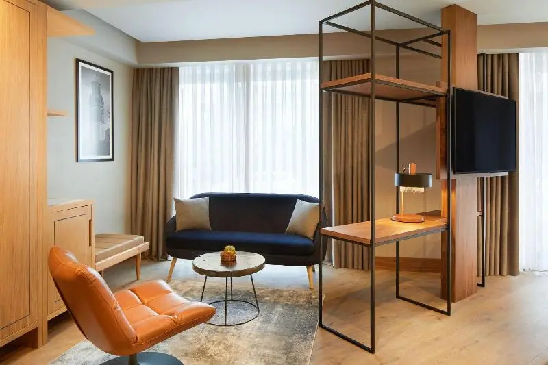 سوئیت جونیور با تخت بزرگ, Four Points By Sheraton Prishtina City