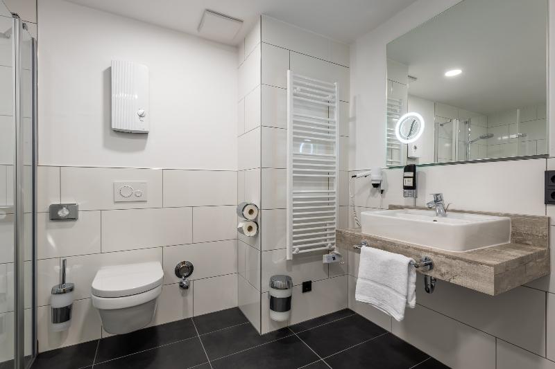 اتاق استاندارد با تخت بزرگ, Four Points By Sheraton Prishtina City