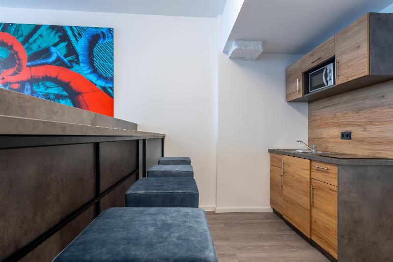 اتاق استاندارد با تخت بزرگ, Four Points By Sheraton Prishtina City