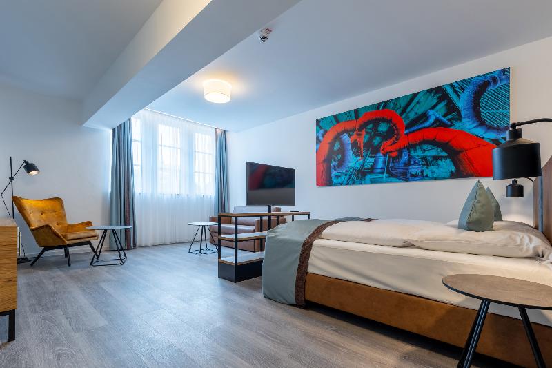 اتاق استاندارد با تخت بزرگ, Four Points By Sheraton Prishtina City