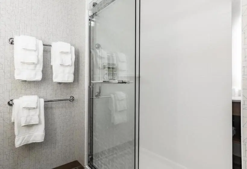 キングサイズベッドのスタンダードルーム, Holiday Inn Express & Suites   Moundsville, An Ihg