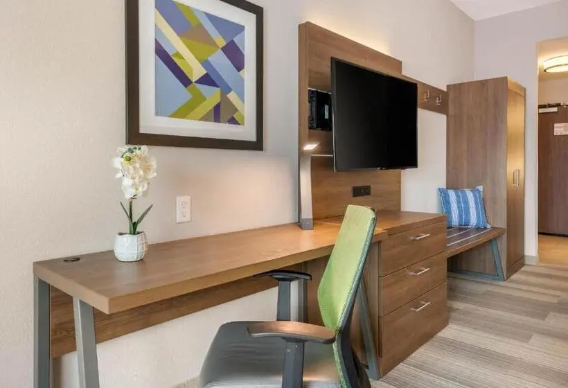 キングサイズベッドのスイートルーム, Holiday Inn Express & Suites   Moundsville, An Ihg