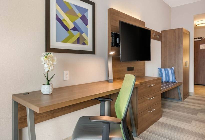 Номер Премиум, Holiday Inn Express & Suites Moundsville, An Ihg