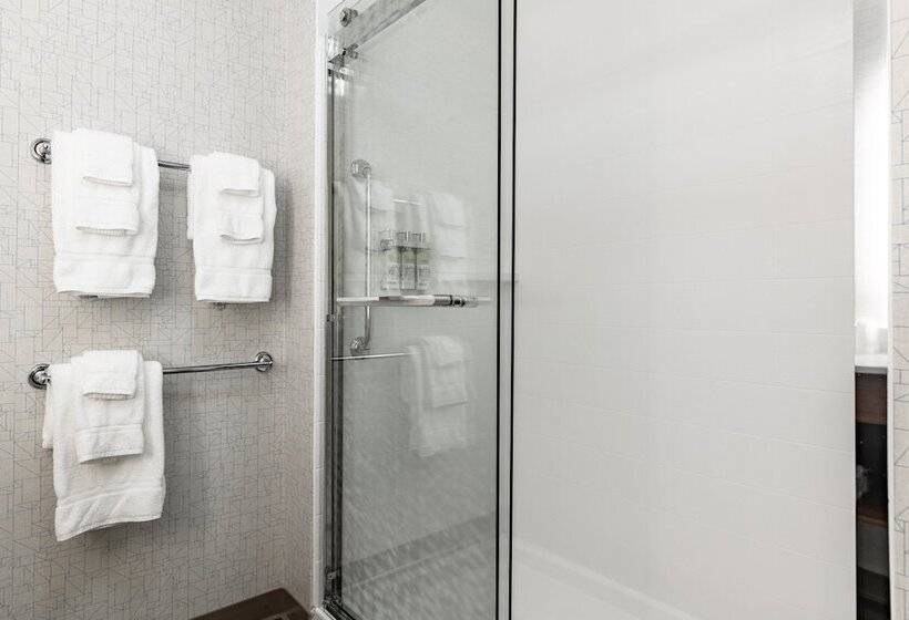 Номер Премиум, Holiday Inn Express & Suites Moundsville, An Ihg