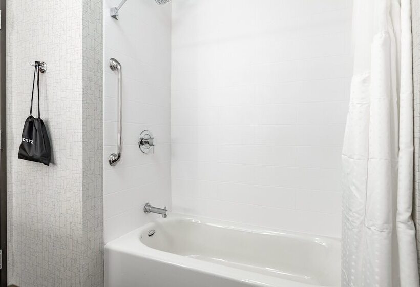 Люкс Адаптированный для Инвалидов, Holiday Inn Express & Suites Moundsville, An Ihg