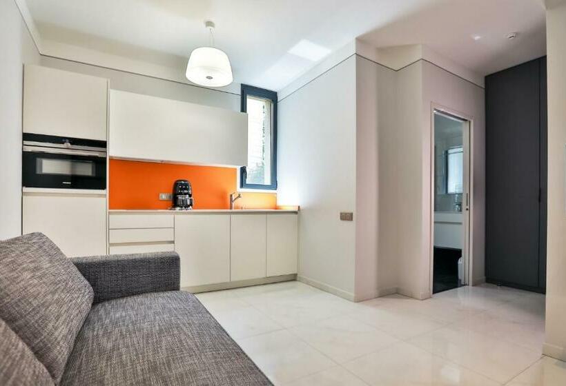 スタンダードスタジオ, Residenza Leca Colonna