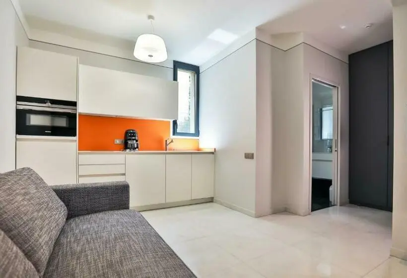 استودیوی استاندارد, Residenza Leca Colonna