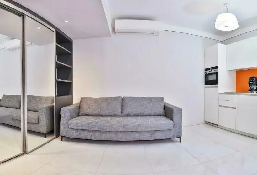 استودیوی استاندارد, Residenza Leca Colonna