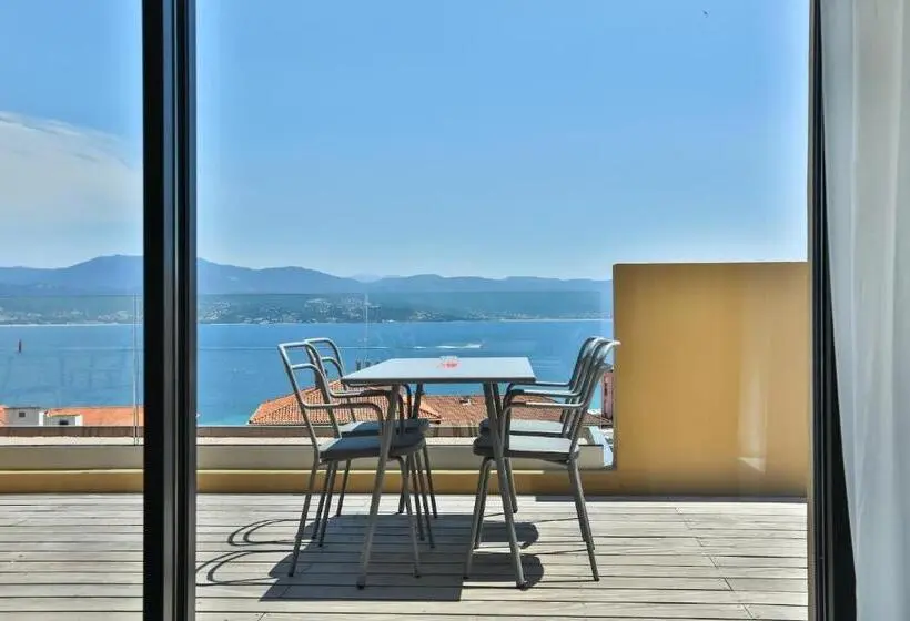 1 Bedroom Penthouse Apartment, Residenza Leca Colonna