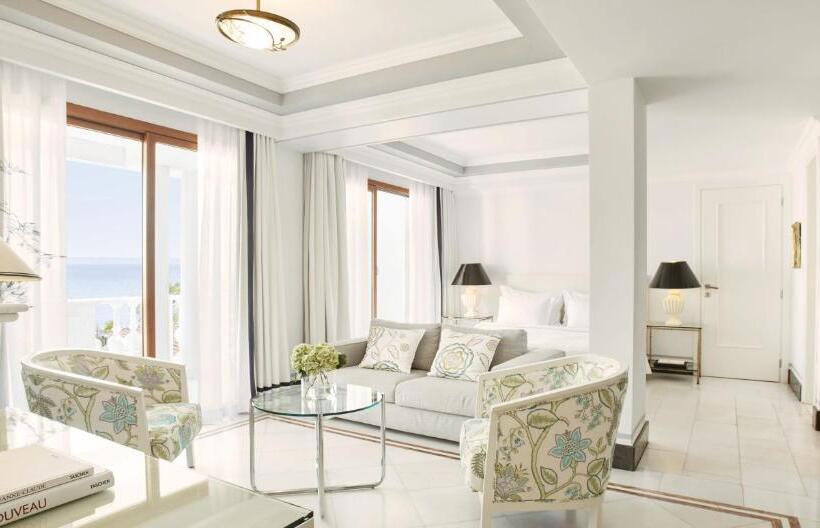 جناح غرفتين نوم, The Danai