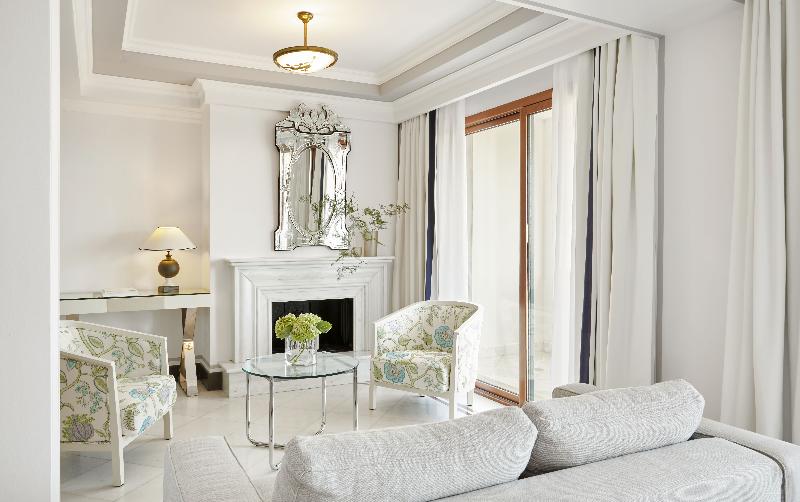 جناح غرفتين نوم, The Danai