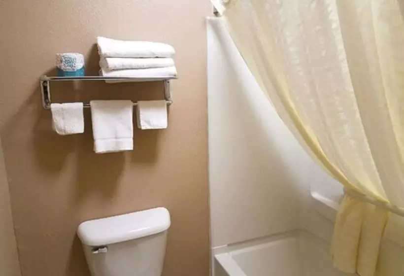 ２ダブルベッドのスタンダードルーム, Americas Best Value Inn And Suites Bismarck