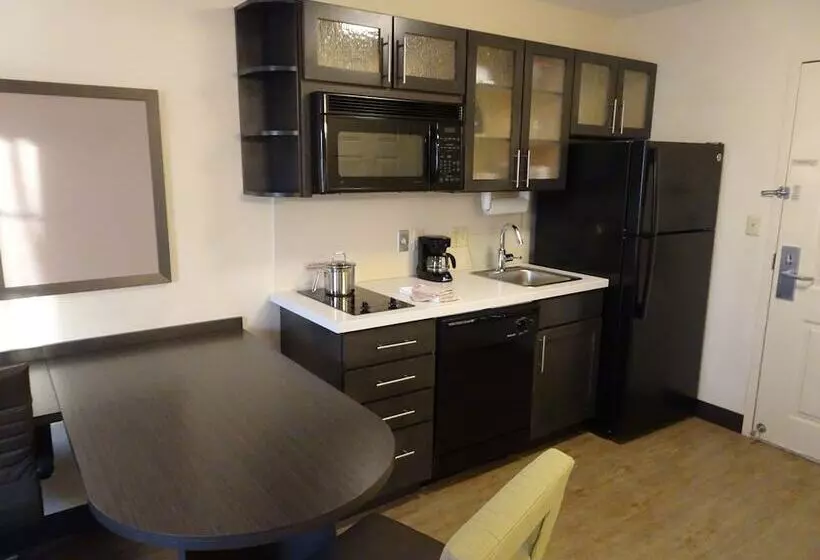 スタンダードスタジオ, Candlewood Suites Glen Allen Short Pump