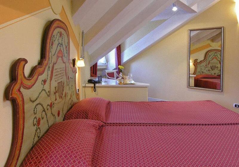 غرفة قياسية مطلّة علي البحيرة, Cannobio