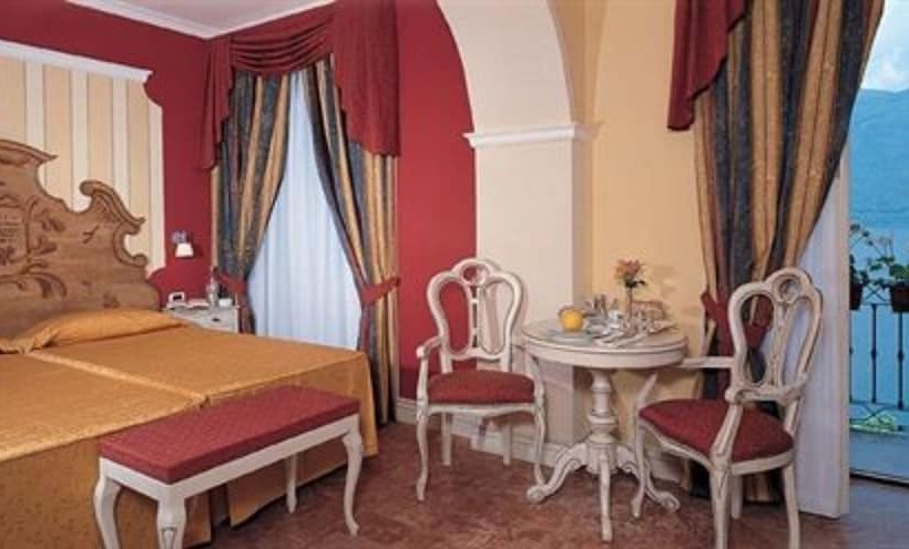 Suite with lake view, Cannobio