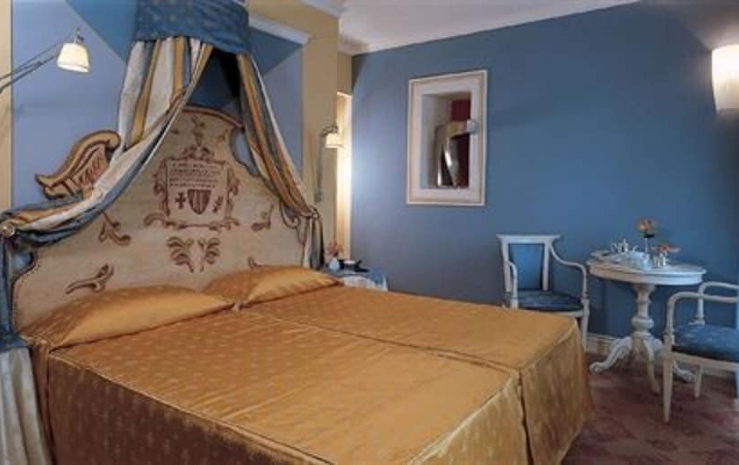 Suite with lake view, Cannobio