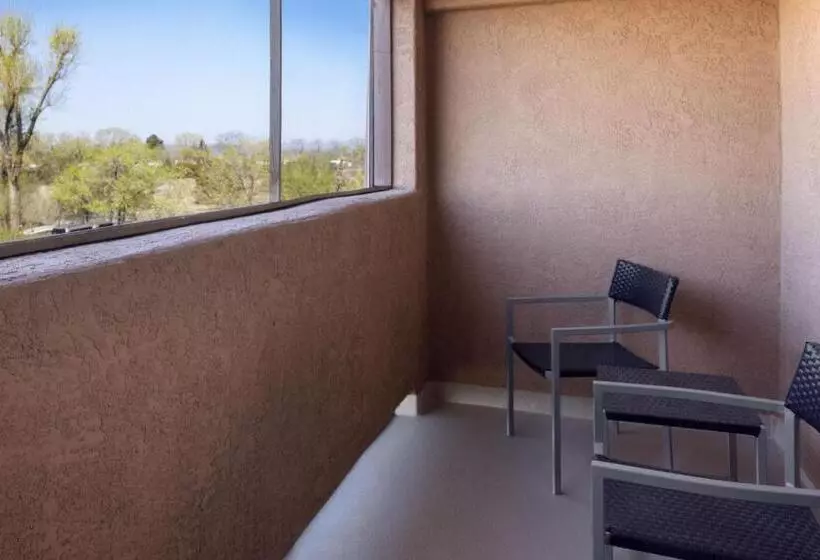سوئیت با تخت بزرگ, Courtyard Santa Fe