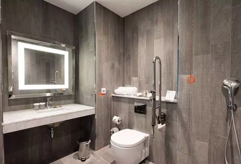 身障者適用スタンダードルーム, Doubletree By Hilton Edinburgh  Queensferry Crossing